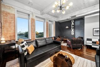 Gearhead Getaway Retro Car Lounge Downtown - 0