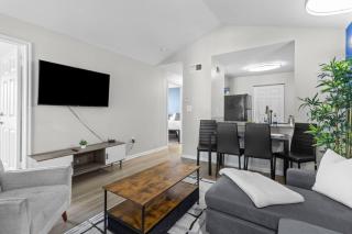 Prime Location, 2 mins to Airport, 5 mins to Dwntn - 5