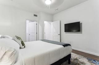 Suite Life in Frisco, Luxury meets Comfort - 6