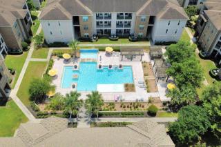LUX Resort Inspired 2BR Near Houston Pool Gym - 9