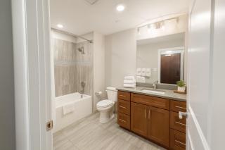 Stylish Luxe Suite Rock Hall, Stadiums, Casino - 3