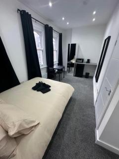 London Victoria nearby - 3