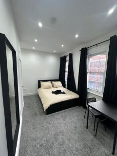 London Victoria nearby - 1