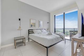 DTW Doral 2BD Condo Skyline Views & Free Parking - 9