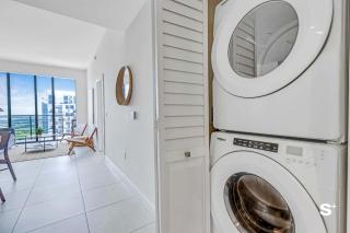 Doral 2BD Condo with Skyline Views and Fitness Center - 3