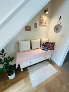 Chic Welsh Escape Character Home - 2