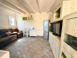Azure Oasis with parking near the airport & beach - 9