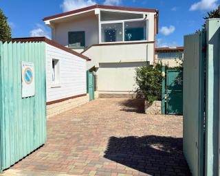 Azure Oasis with parking near the airport & beach - 0