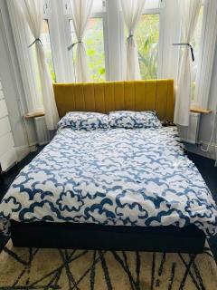Stylish, Spacious City Hideaway - Sleeps up to 9 - Cardiff - 9