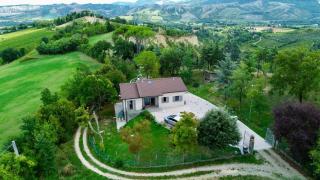 Villa immersa nei campi - 0