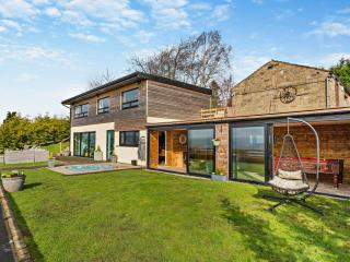 3 Bed in West Morton 94182 - 0