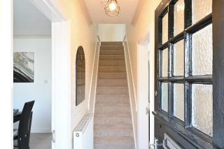 Sleek and Stylish 3 Bed in Bolton-Garden-Parking - 1