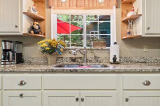 Sugar Pine cabin in the woods King bed Fire pit - Oakhurst - 1