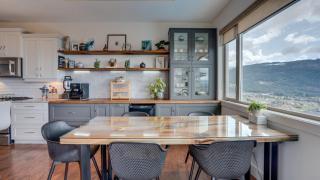 Hot Tub, Pool, City Views, close to Silver Star - 2