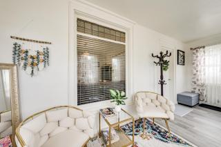 1 Mi to Dtwn Elgin Dutch Colonial with Lovely Patio - 9