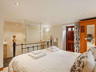 4 Bed in Bath 27808 - Holwell - 1