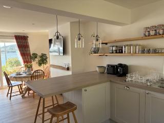Seaside Retreat - Quiet Seafront Spot with Free Parking - 9