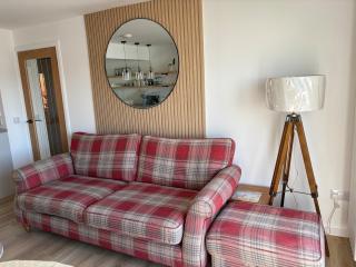 Seaside Retreat - Quiet Seafront Spot with Free Parking - 8