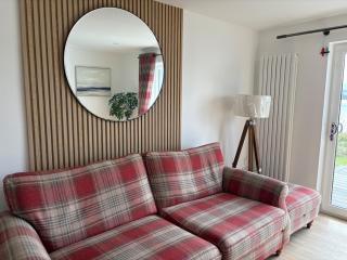 Seaside Retreat - Quiet Seafront Spot with Free Parking - 6