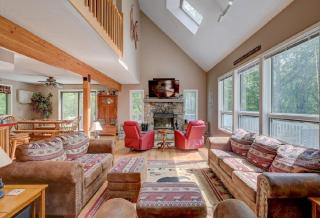 Mountain and Lake Getaway - 4