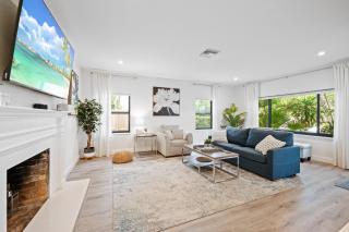 Las Olas Vacation Home 2BR 2BA with Pool Sleeps 6 Walk to Beach Dining and Fort Lauderdale Boat Show - 6