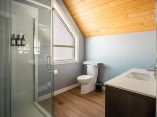 Pur Lodging Mountain Cabin 1 - Private Hot Tub - 3