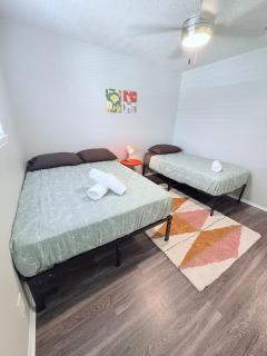 SOCO 2BDR-Shopping, Dining, Music - 9