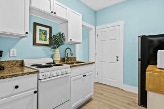 Parrot Beach Cottages Suite #1 - 5