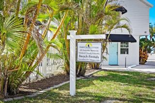 Parrot Beach Cottages Suite #1 - 1