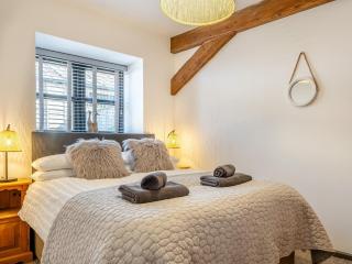 2 bed in Godshill IC085 - 1