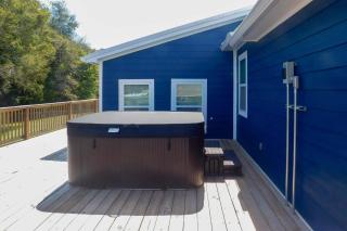 Group Getaway Lakefront Retreat in Fayetteville! - 8