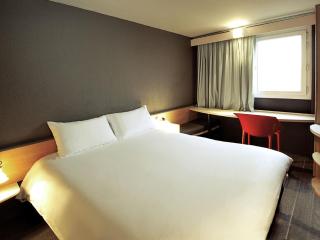 ibis Nemours - 3