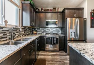 Sunny Rambler with Deck & Hot Tub in Draper - 8