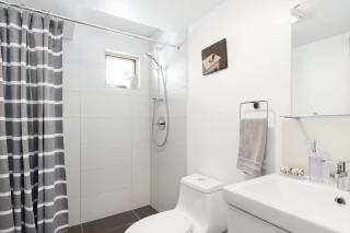 Suite with private bath near Dupont Circle - 6