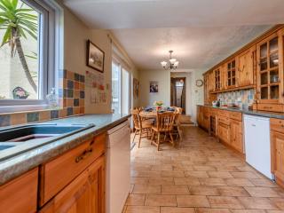 6 Bed in Tenby FB220 - 3