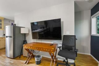 Condo next to a bird sanctuary by Discovery Park - 2