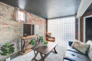 King Bed Free Parking Brick Carriage House - Alexandria - 5