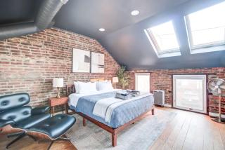 King Bed Free Parking Brick Carriage House - Alexandria - 0