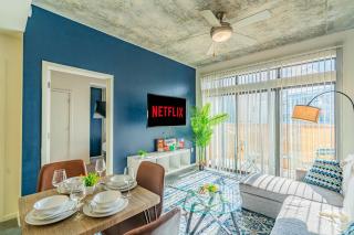 2BR Roosevelt Row Gym Pool Parking Sleeps 8 - 9