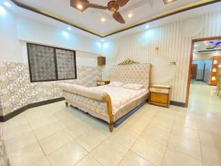 Luxury Apartment in Karachi - 0