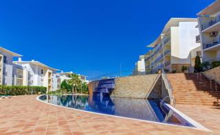 Luxurious T2 with Pool & Breathtaking Ocean Views by BeCherish - 8