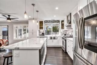 HUGE 5BR Family Retreat Backyard & Patio Lounge - 7