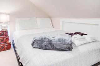 HEART of OLD TOWN Historic 2 BR Walk to KING ST - 7