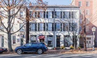 HEART of Old Town Historic 1BR 99 Walk Score - 9