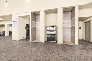 Majestic Lake Views King Suite, 2 Queen Beds and Heated Pools - 1