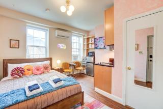 Sweet Tooth Studio 99 Walk Score half Block to King - 0