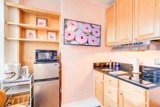 Sweet Tooth Studio 99 Walk Score half Block to King - 6