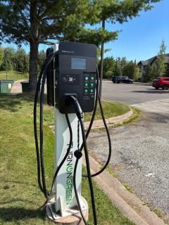 Majestic Lake Views Studio 2-Queen Beds and Heated Pools - 9