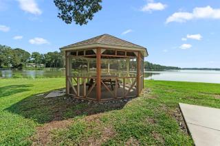 Family Getaway Waterfront 8 Serene Acres New Build plus Gazebo - 5