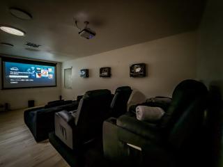 Yosemite Luxe Family Lodge - Spa, Theater, Sauna, EV, Game Room, Poker Table - 3